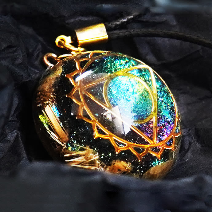 Collier Orgone Symbole Triangle Quartz Rutile Or Olivenorma 