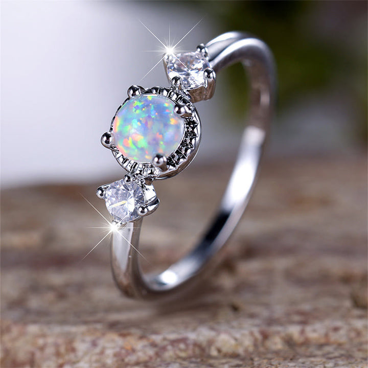 Bague ronde à quatre griffes en opale Olivenorma