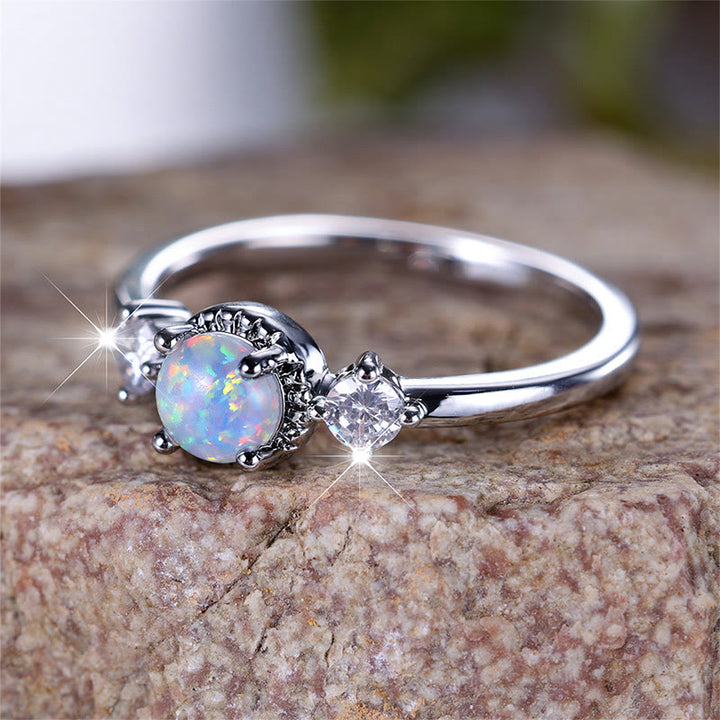 Bague ronde à quatre griffes en opale Olivenorma