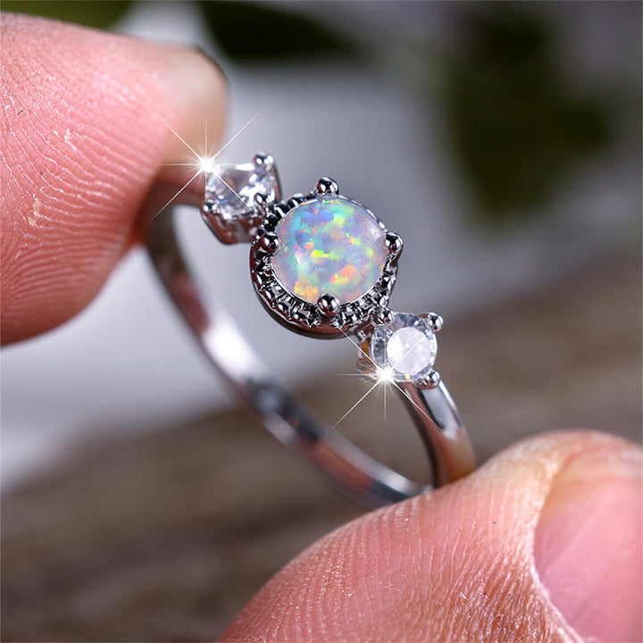 Bague ronde à quatre griffes en opale Olivenorma