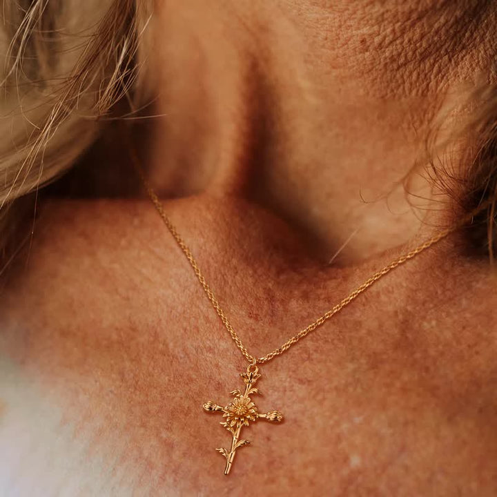 Collier délicat avec fleur de naissance plaquée or 18 carats Olivenorma
