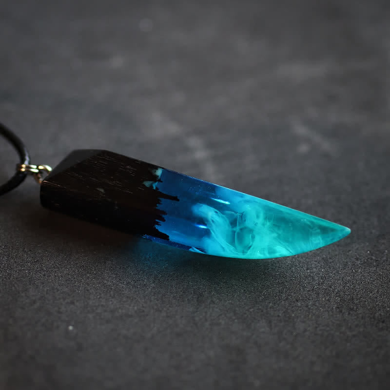 Collier pendentif lumineux en résine de bois Olivenorma