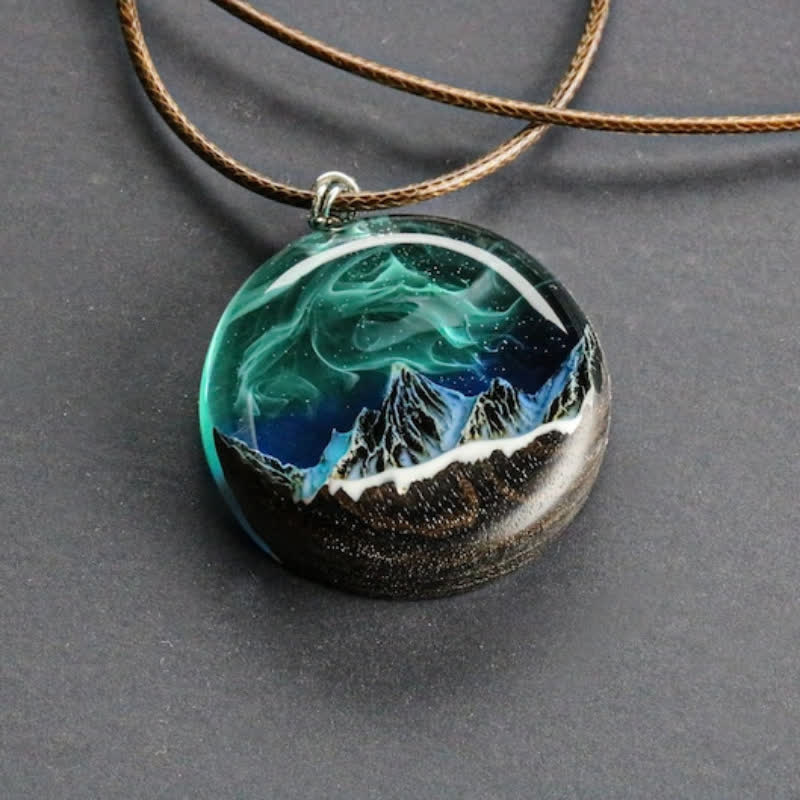 Collier pendentif rond en résine de bois Olivenorma Aurora Borealis 