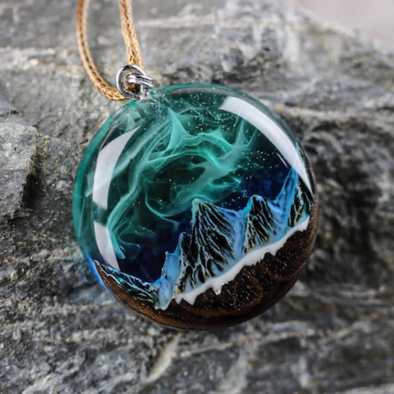 Collier pendentif rond en résine de bois Olivenorma Aurora Borealis 