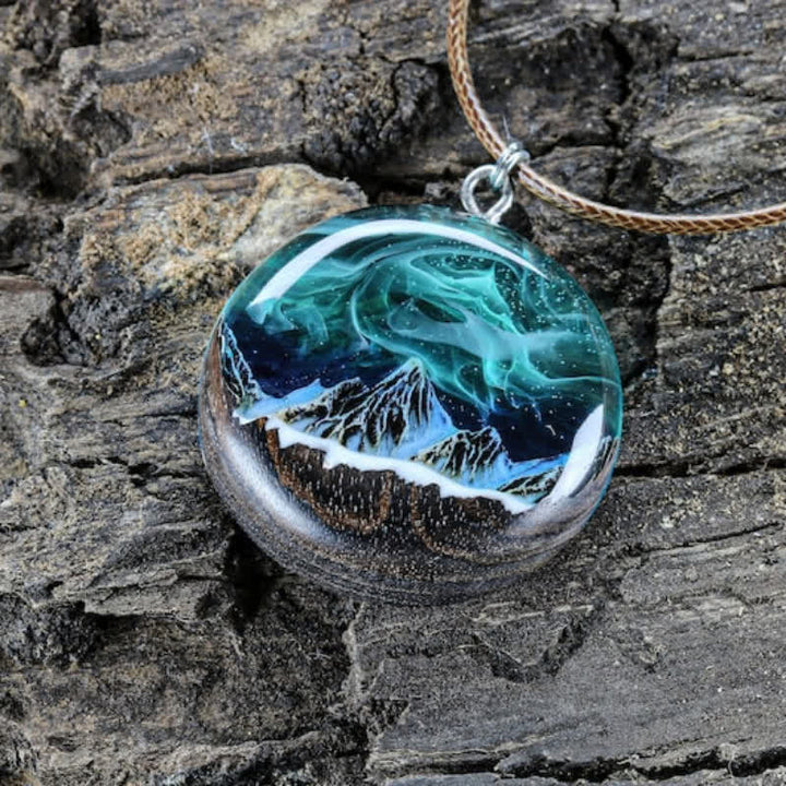 Collier pendentif rond en résine de bois Olivenorma Aurora Borealis 