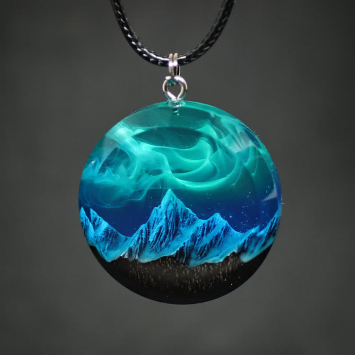 Collier pendentif rond en résine de bois Olivenorma Aurora Borealis 