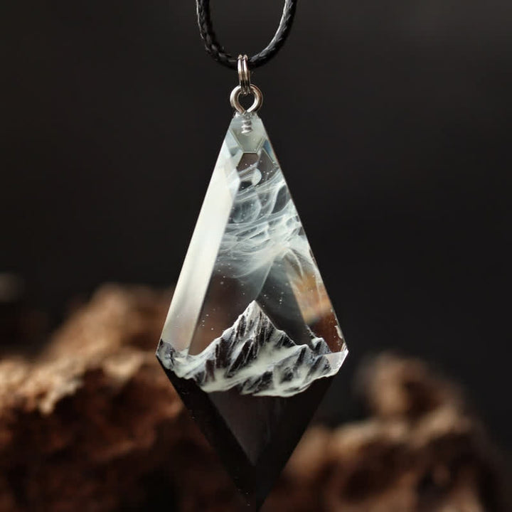 Collier pendentif en résine blanche aurore de montagne enneigée Olivenorma 