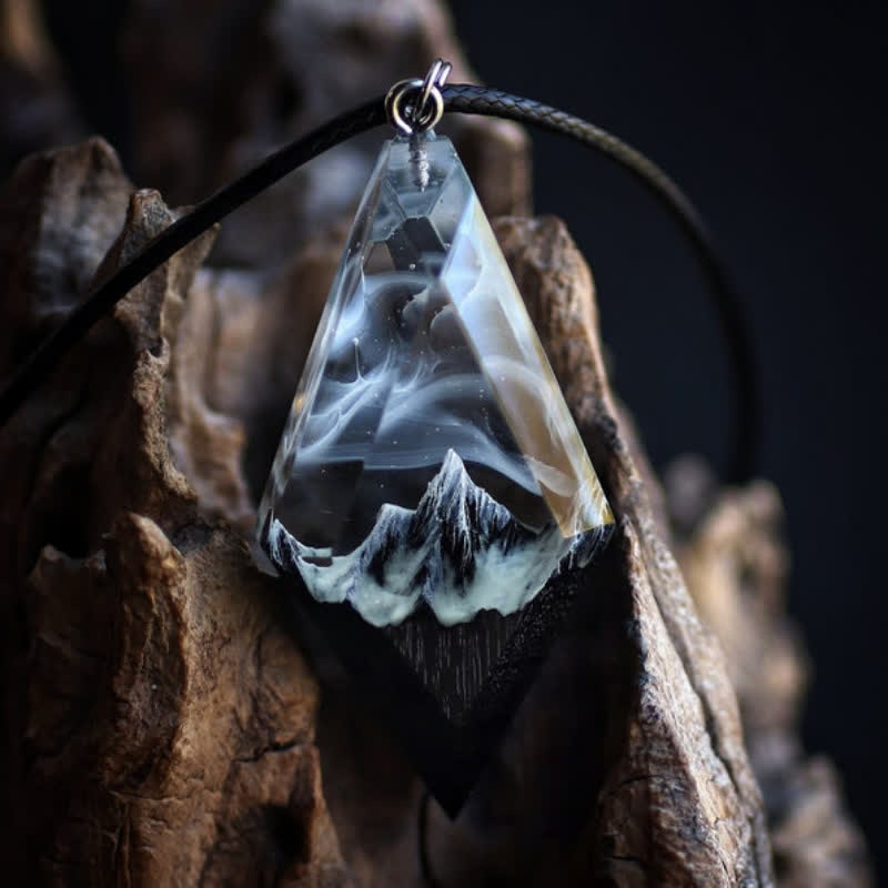 Collier pendentif en résine blanche aurore de montagne enneigée Olivenorma 