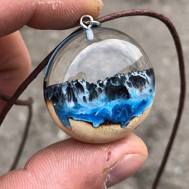 Collier pendentif lumineux en bois et résine en cascade Olivenorma