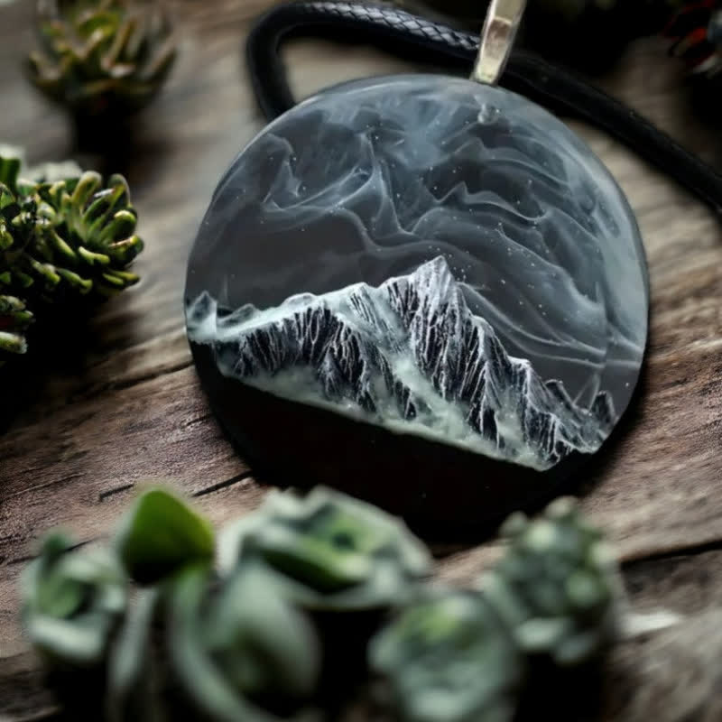 Collier pendentif rond en résine Aurora Snow Mountain Gray Olivenorma
