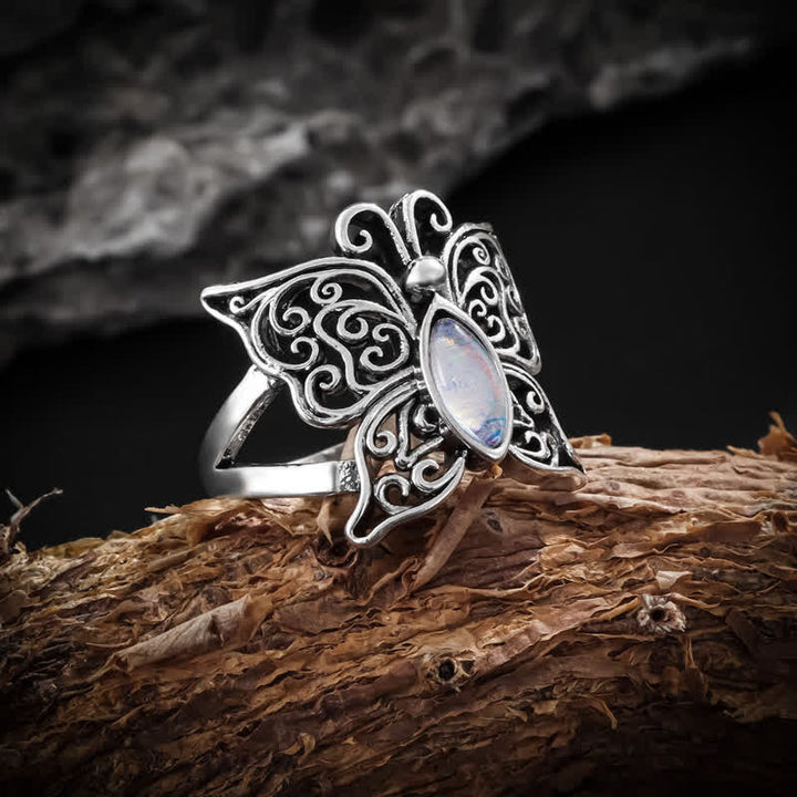 Bague vintage en pierre de lune avec papillon Olivenorma