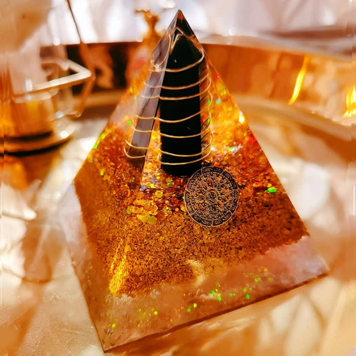 Pyramide d'orgone en cristal transparent avec prisme d'obsidienne Olivenorma