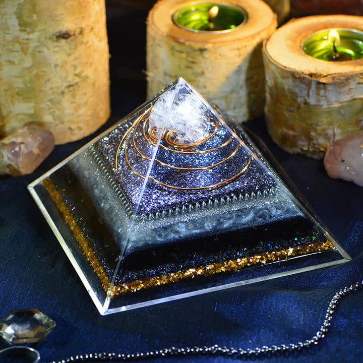 Pyramide orgonite en obsidienne cristalline transparente haute fréquence Olivenorma