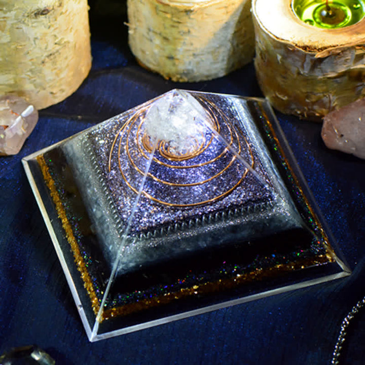 Pyramide orgonite en obsidienne cristalline transparente haute fréquence Olivenorma