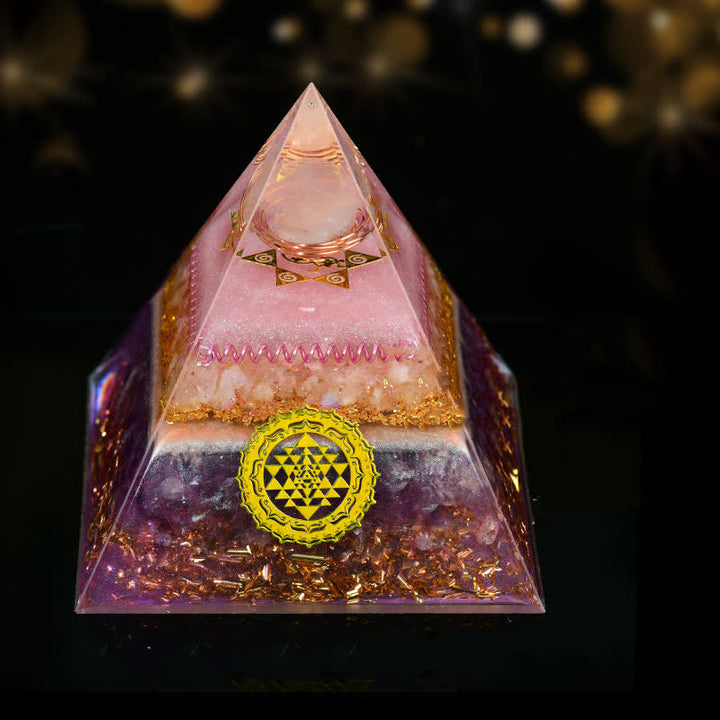Pyramide d'orgone en boule de cristal naturel porte-bonheur Olivenorma de 10 cm