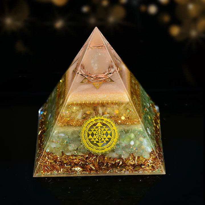 Pyramide d'orgone en boule de cristal naturel porte-bonheur Olivenorma de 10 cm