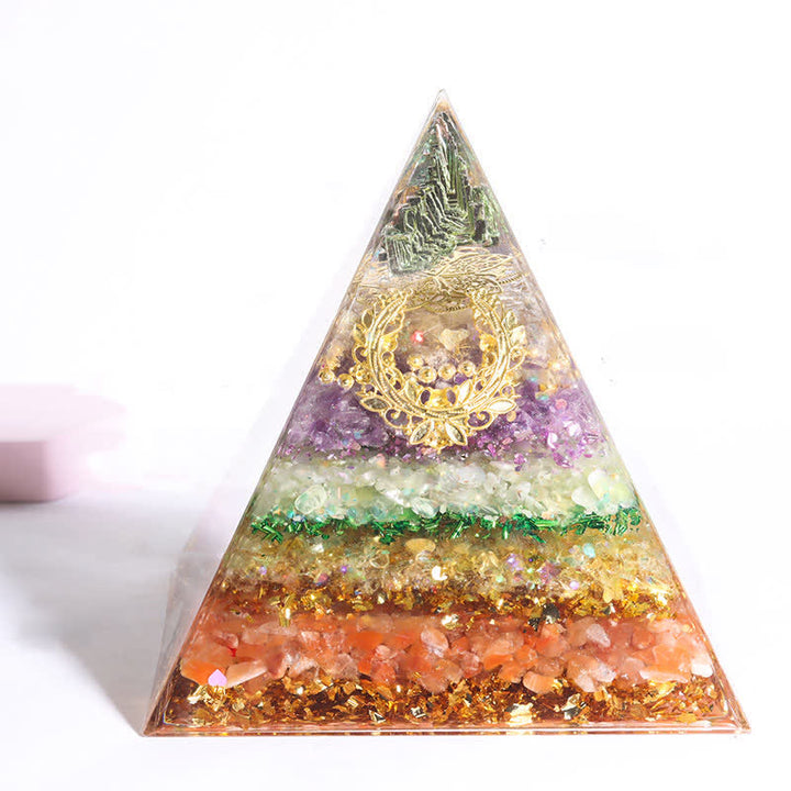 Pyramide d'orgone en cristal naturel de 15 cm fabriquée à la main par Olivenorma