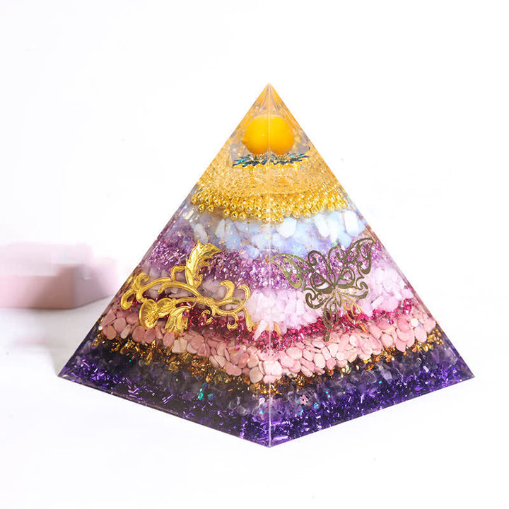 Pyramide d'orgone en cristal naturel de 15 cm fabriquée à la main par Olivenorma
