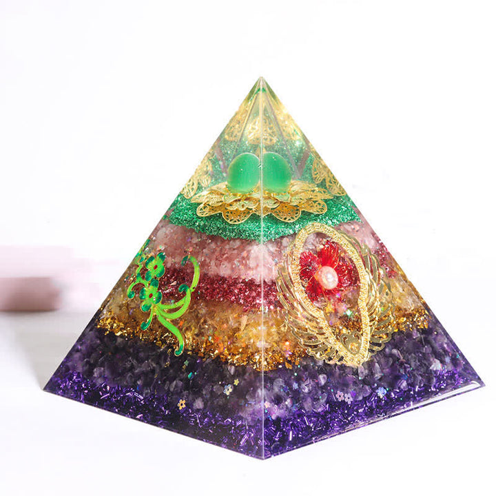 Pyramide d'orgone en cristal naturel de 15 cm fabriquée à la main par Olivenorma