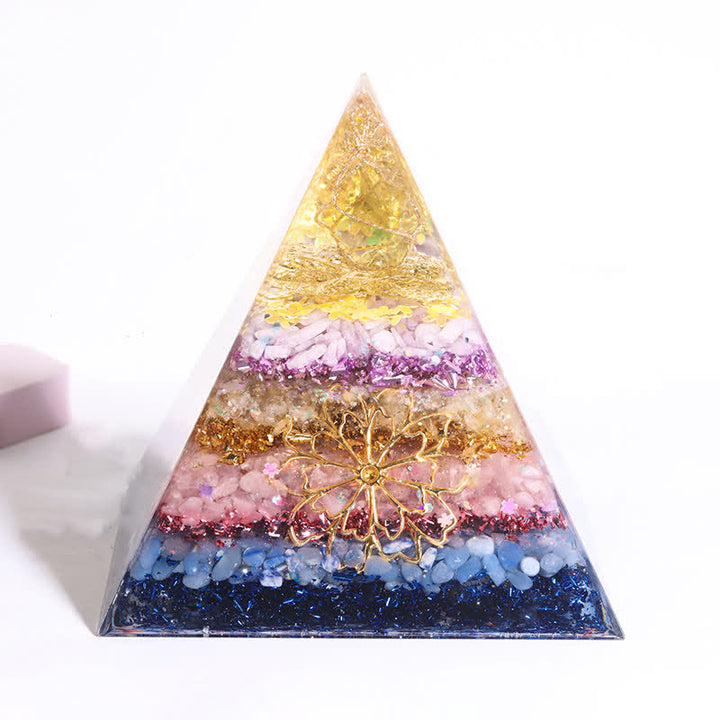 Pyramide d'orgone en cristal naturel de 15 cm fabriquée à la main par Olivenorma