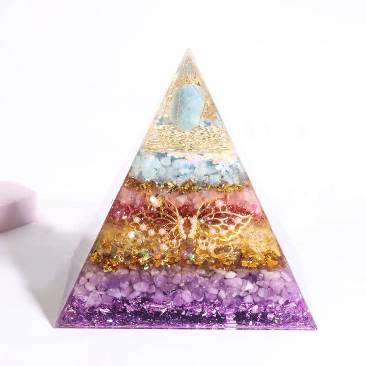 Pyramide d'orgone en cristal naturel de 15 cm fabriquée à la main par Olivenorma