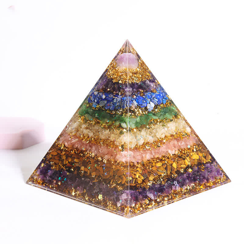 Pyramide d'orgone en cristal naturel de 15 cm fabriquée à la main par Olivenorma