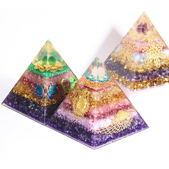 Pyramide d'orgone en cristal naturel de 15 cm fabriquée à la main par Olivenorma