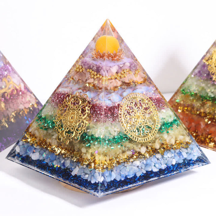 Pyramide d'orgone en cristal naturel de 15 cm fabriquée à la main par Olivenorma