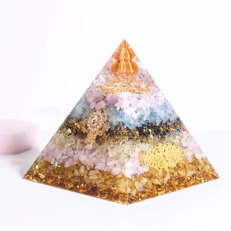 Pyramide orgonite collectrice d'énergie de 12 cm fabriquée à la main par Olivenorma