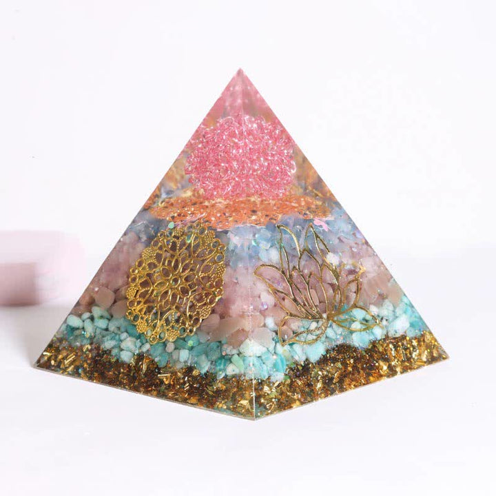 Pyramide orgonite collectrice d'énergie de 12 cm fabriquée à la main par Olivenorma