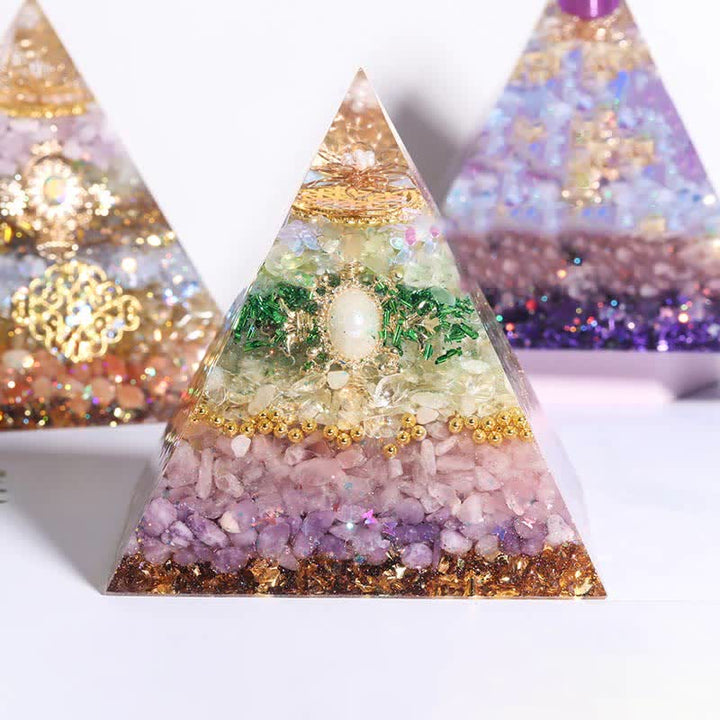 Pyramide orgonite collectrice d'énergie de 12 cm fabriquée à la main par Olivenorma