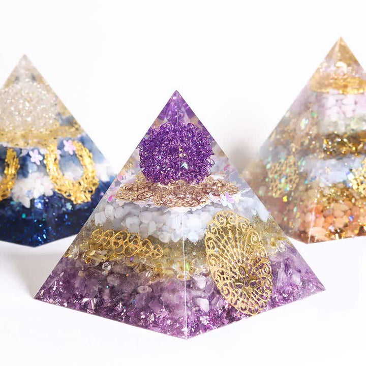 Pyramide orgonite collectrice d'énergie de 12 cm fabriquée à la main par Olivenorma