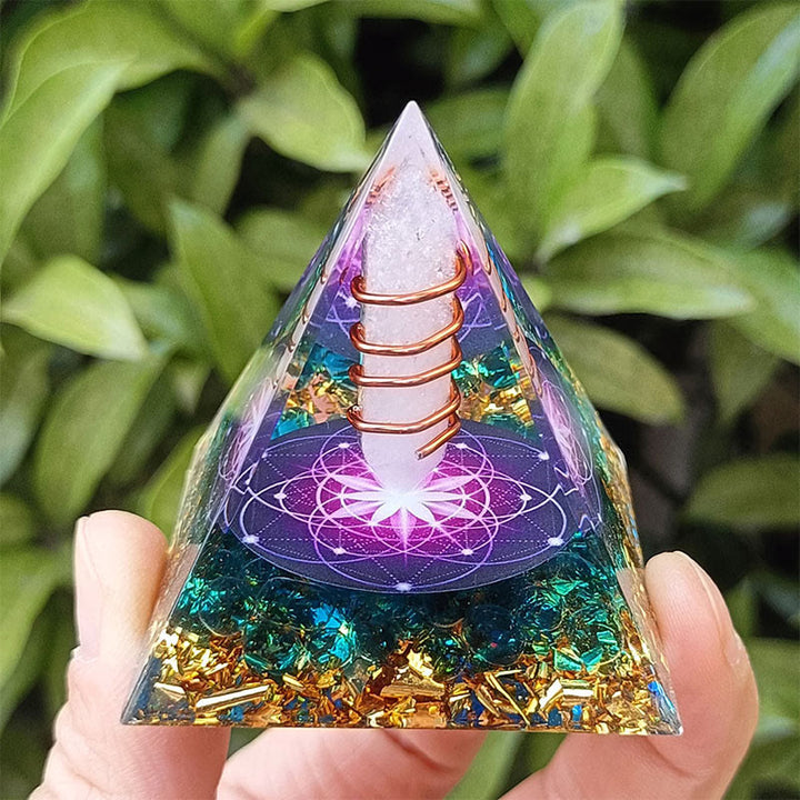 Olivenorma « La lumière de la vie » – Pyramide d'orgone en cristal blanc et émail bleu