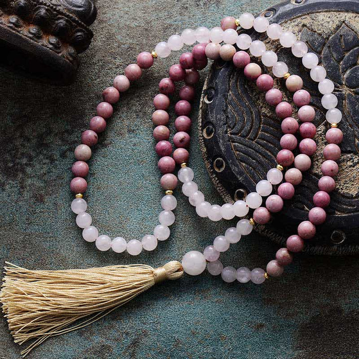 Collier chapelet à pampilles avec 108 perles de rhodonite de Mala Olivenorma 
