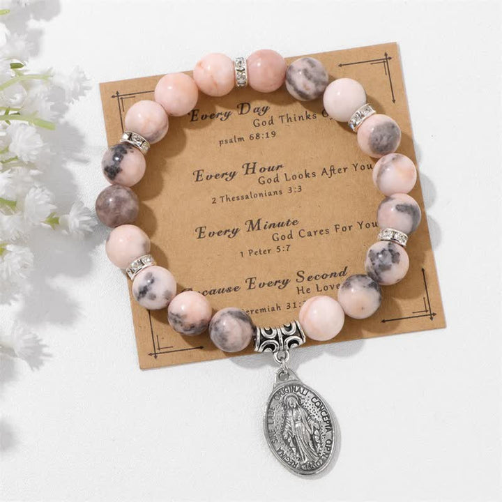 Bracelet pendentif plaque nominative Jésus en perles de tourmaline prune Olivenorma 
