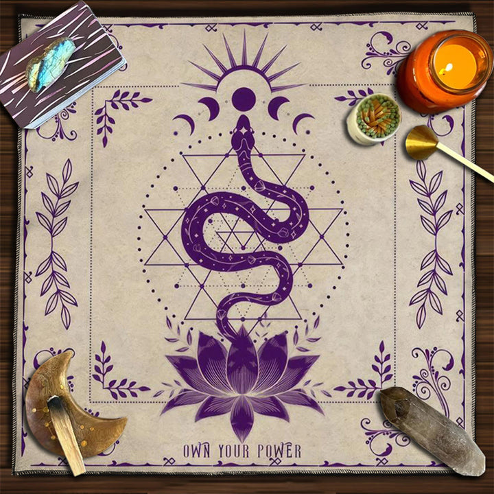 Nappe de Tarot Mystérieuse de l'Arbre Sacré d' Olivenorma Yggdrasil 