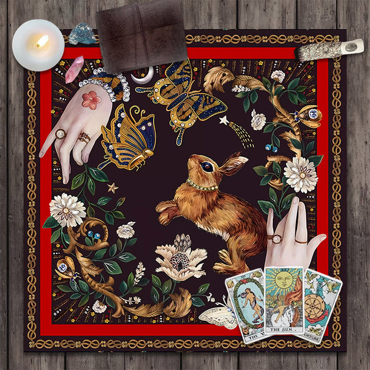 Nappe de tarot divinatoire avec lapin attrapant des papillons Olivenorma 