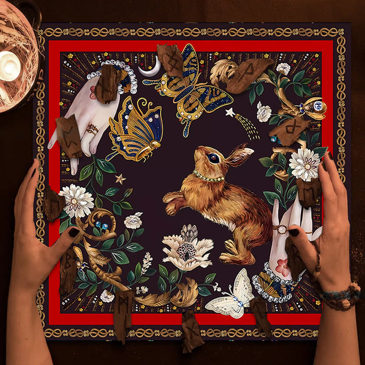 Nappe de tarot divinatoire avec lapin attrapant des papillons Olivenorma 