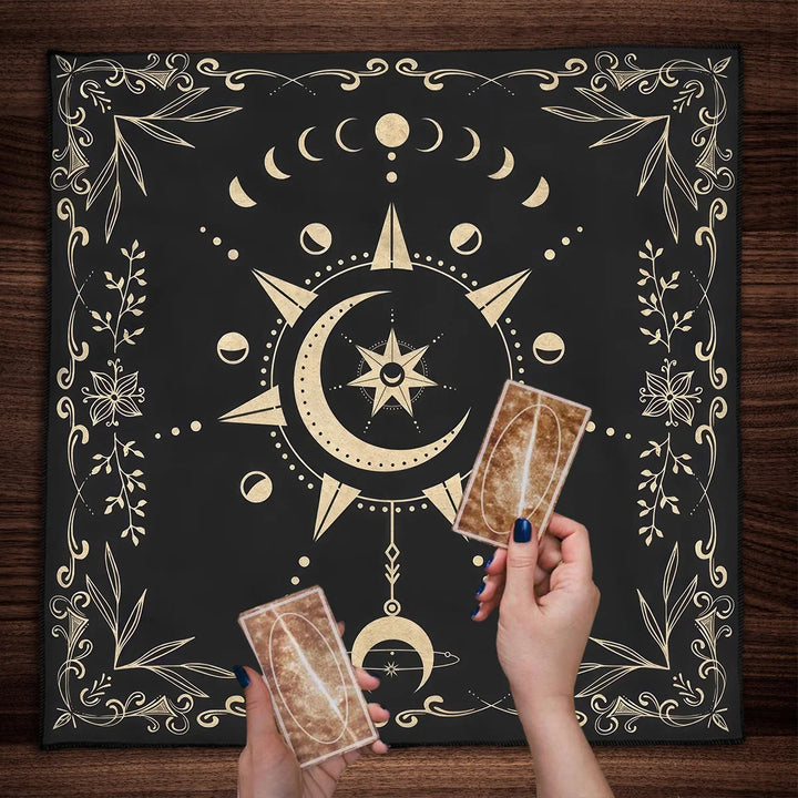 Nappe de tarot en tissu d'autel avec phases de lune dorées Olivenorma 