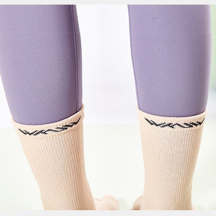 Chaussettes de sport Olivenorma Barefoot Feel antidérapantes pour Pilates, Barre et yoga, avec un design flexible et léger. - image 21