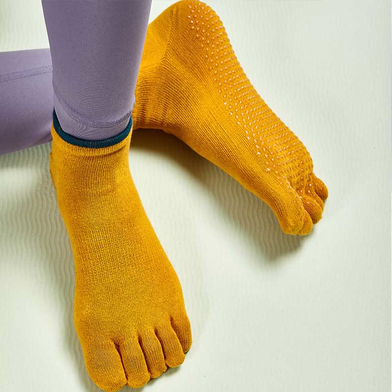 Chaussettes de Pilates Olivenorma unies antidérapantes, idéales pour le yoga, la barre et les exercices à la barre. Confortables et stables, elles sont en coton respirant. - image 2
