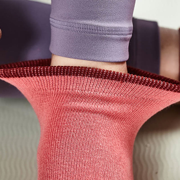 Chaussettes de Pilates Olivenorma unies antidérapantes, idéales pour le yoga, la barre et les exercices à la barre. Confortables et stables, elles sont en coton respirant. - image 9