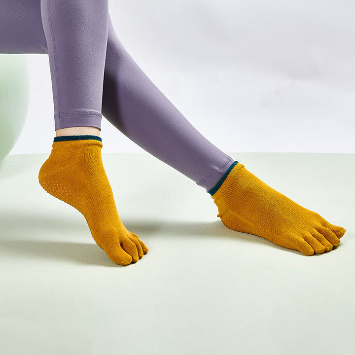 Chaussettes de Pilates Olivenorma unies antidérapantes, idéales pour le yoga, la barre et les exercices à la barre. Confortables et stables, elles sont en coton respirant. - image 4