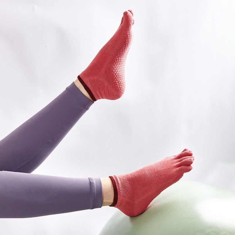 Chaussettes de Pilates Olivenorma unies antidérapantes, idéales pour le yoga, la barre et les exercices à la barre. Confortables et stables, elles sont en coton respirant. - image 6