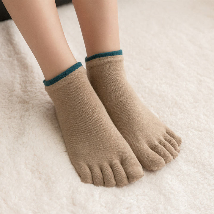 Chaussettes de Pilates Olivenorma unies antidérapantes, idéales pour le yoga, la barre et les exercices à la barre. Confortables et stables, elles sont en coton respirant. - image 11