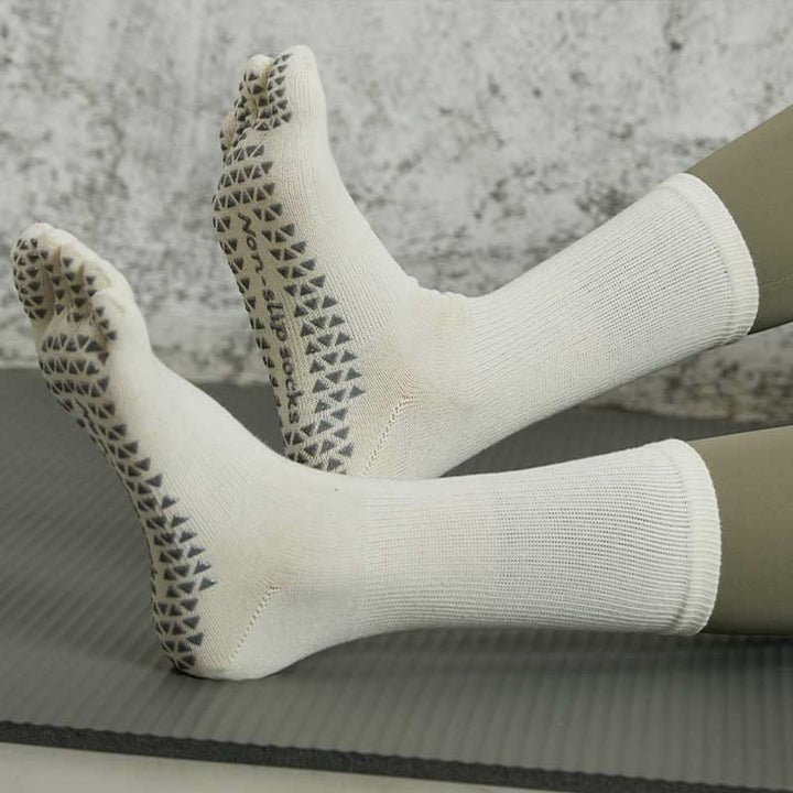 Chaussettes de yoga et pilates antidérapantes à cinq orteils de couleur unie Olivenorma 
