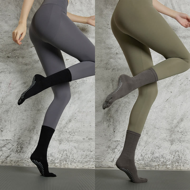 Chaussettes de yoga et pilates antidérapantes à cinq orteils de couleur unie Olivenorma 
