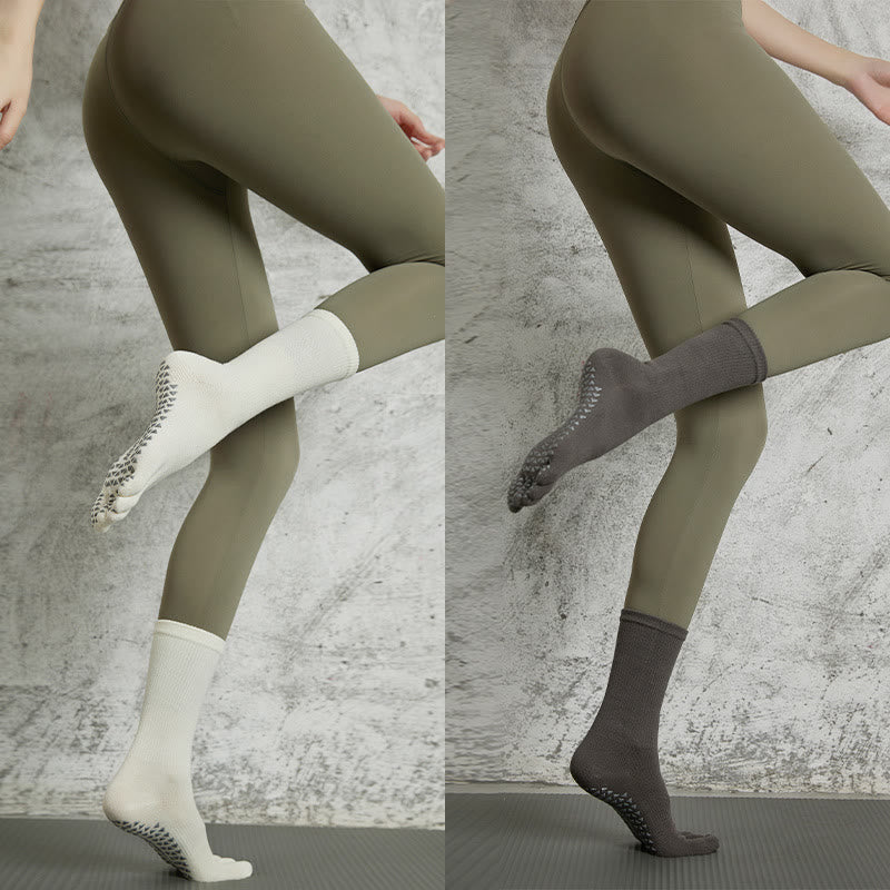 Chaussettes de yoga et pilates antidérapantes à cinq orteils de couleur unie Olivenorma 