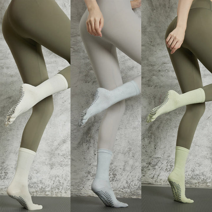 Chaussettes de yoga et pilates antidérapantes à cinq orteils de couleur unie Olivenorma 