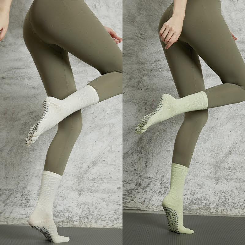 Chaussettes de yoga et pilates antidérapantes à cinq orteils de couleur unie Olivenorma 